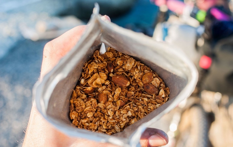 Nuts and chocolate granola – ЇDLO freere-dried food